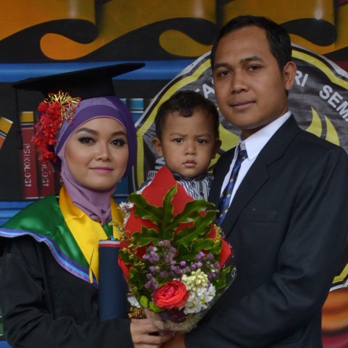 Wisuda 1b